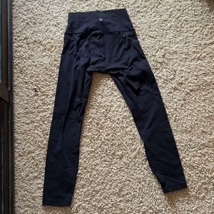 Lulu lemon leggings, fit like a medium